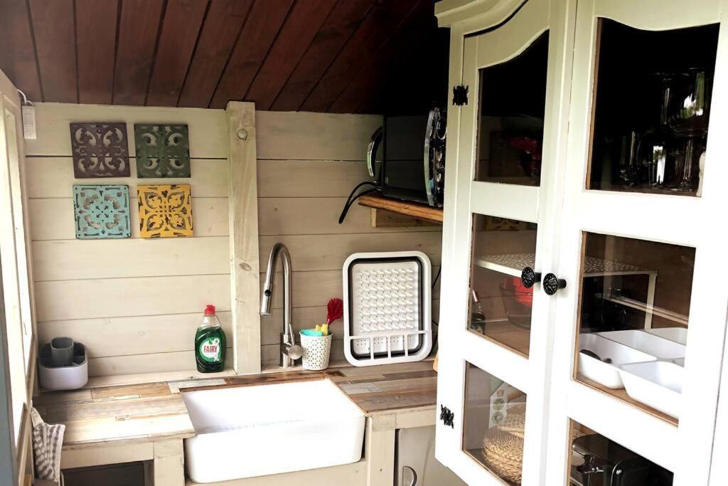 Unique Tiny House Near 3 Peaks - The Zedshed Apartment Bentham Bagian luar foto